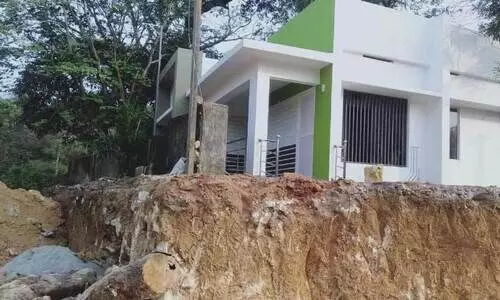 സ്മാര്‍ട്ട് വില്ലേജ് ഓഫിസിലേക്ക് കയറണോ, പടി കെട്ടണം