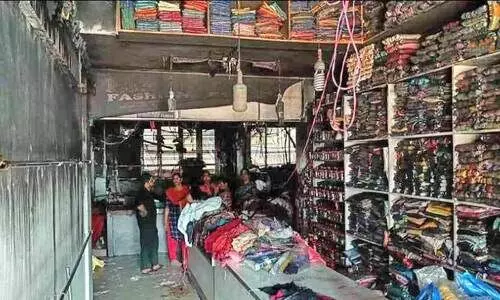 തലശ്ശേരിയിൽ തുണിക്കട കത്തിനശിച്ചു