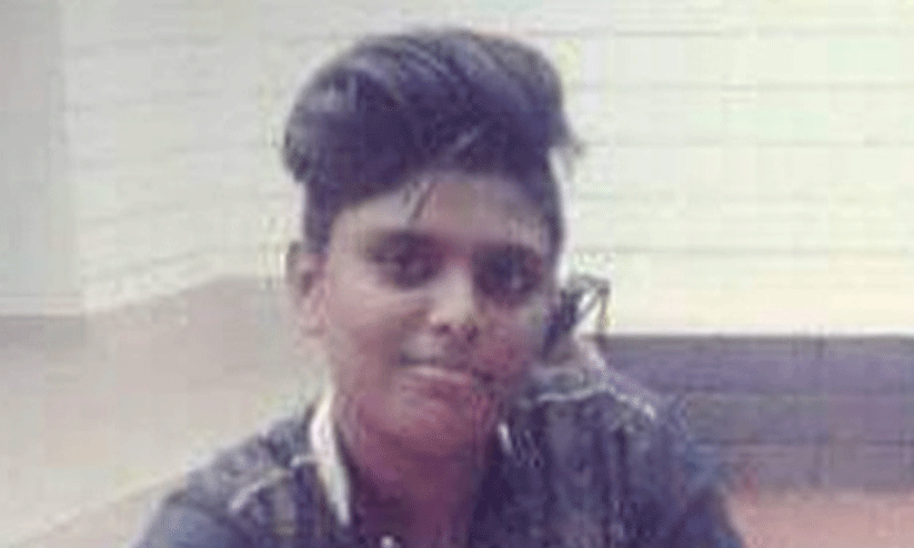 വൈദ്യുതി തൂണിൽ ബൈക്കിടിച്ച് വിദ്യാർഥി മരിച്ചു വൈദ്യുതി തൂണിൽ ബൈക്കിടിച്ച് വിദ്യാർഥി മരിച്ചു