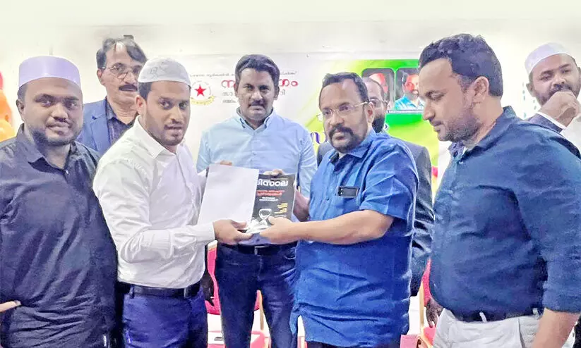 പ്ര​വാ​സി​ക​ൾ​ക്കു​ള്ള സ​ർ​ക്കാ​ർ സേ​വ​ന​ങ്ങ​ൾ സു​ഗ​മ​മാ​ക്ക​ണം -ആ​ർ.​എ​സ്.​സി