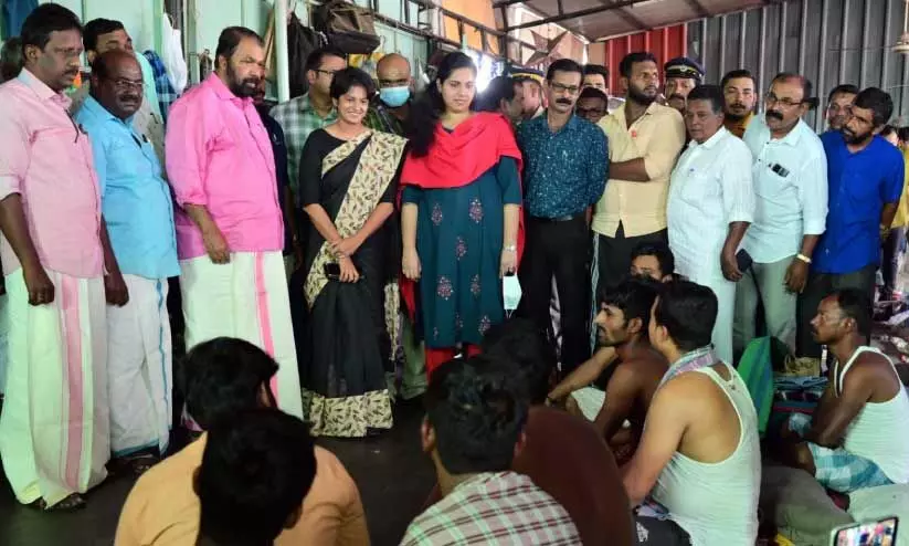 മന്ത്രിയുടെ മിന്നൽ റെയ്​ഡ്; ചാലയിലെ അനധികൃത ലേബർ ക്യാമ്പ് പൂട്ടിച്ചു