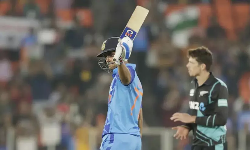 സെഞ്ച്വറിത്തിളക്കത്തിൽ ഗിൽ; ഇന്ത്യക്ക് മികച്ച സ്കോർ