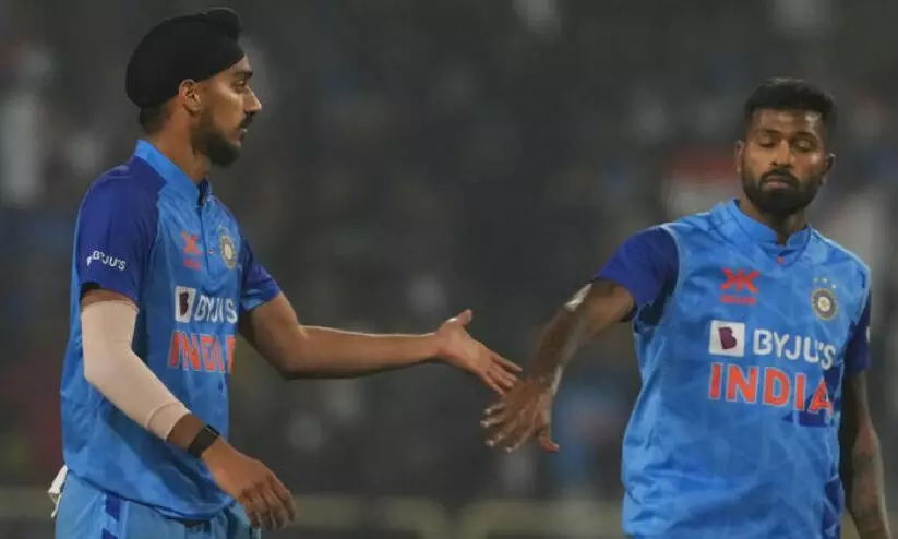 കൊടുങ്കാറ്റായി ഇന്ത്യൻ ബൗളർമാർ; തകർന്നടിഞ്ഞ് ന്യൂസിലാൻഡ് കൊടുങ്കാറ്റായി ഇന്ത്യൻ ബൗളർമാർ; തകർന്നടിഞ്ഞ് ന്യൂസിലാൻഡ്