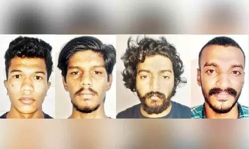 കത്തിചൂണ്ടി മൊബൈലും പാസ്‌വേഡും വാങ്ങി അരലക്ഷം കവർന്നു; നാലംഗ സംഘം അറസ്റ്റിൽ