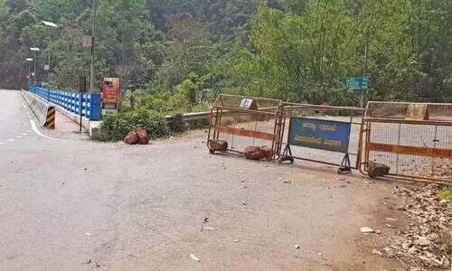 കൂട്ടുപുഴ പഴയ പാലം റോഡ് അടച്ചു; ഒറ്റപ്പെട്ട് അന്തേവാസികൾ