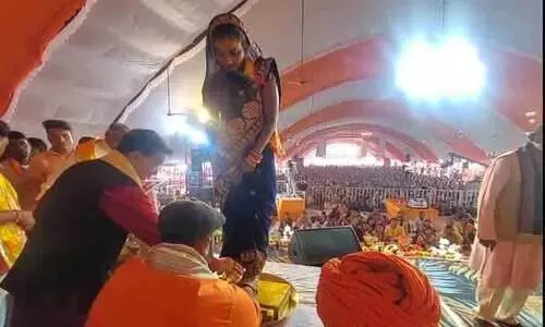 ഛത്തീസ്ഗഢിൽ 1100 ക്രിസ്ത്യാനികളെ ഘർവാപസി നടത്തി; ബിജെപി സംസ്ഥാന സെക്രട്ടറി കാൽകഴുകി ചടങ്ങിന് നേതൃത്വം നൽകി -VIDEO