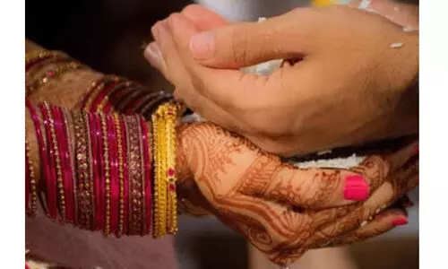 വിവാഹചടങ്ങ് തീരുംമുമ്പ് വധുവിന്റെ മുറിയിൽ കയറിയ വരനെ അച്ഛൻ തല്ലി, വരൻ തിരിച്ചുംതല്ലി; വിവാഹം വേണ്ടെന്ന് വധു