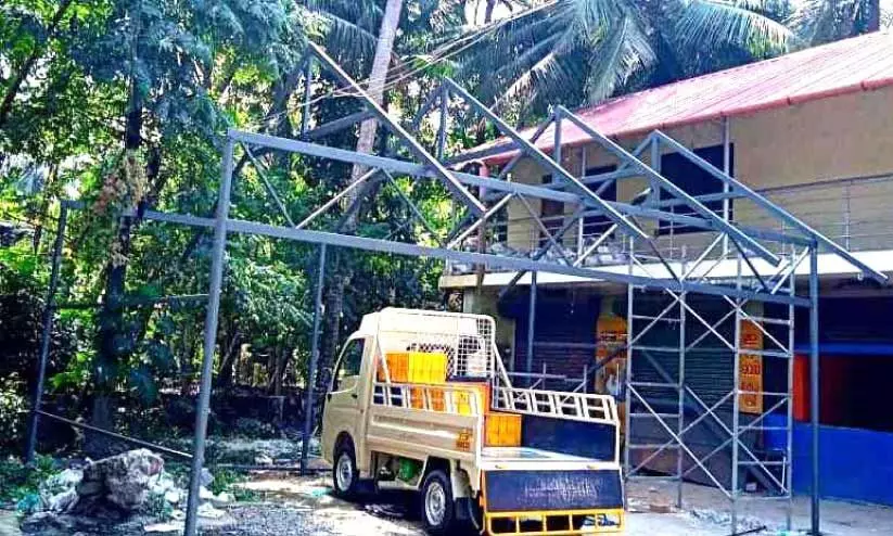 നായരങ്ങാടിയിലെ മത്സ്യമാർക്കറ്റ് നിർമാണം അനിശ്ചിതത്വത്തിൽ നായരങ്ങാടിയിലെ മത്സ്യമാർക്കറ്റ് നിർമാണം അനിശ്ചിതത്വത്തിൽ