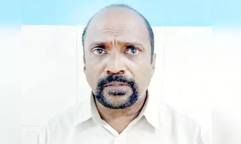 വീ​ട്ടി​ൽ​നി​ന്ന്​ മ​ദ്യം പി​ടി​കൂ​ടി; ഗൃ​ഹ​നാ​ഥ​ൻ അ​റ​സ്റ്റി​ൽ