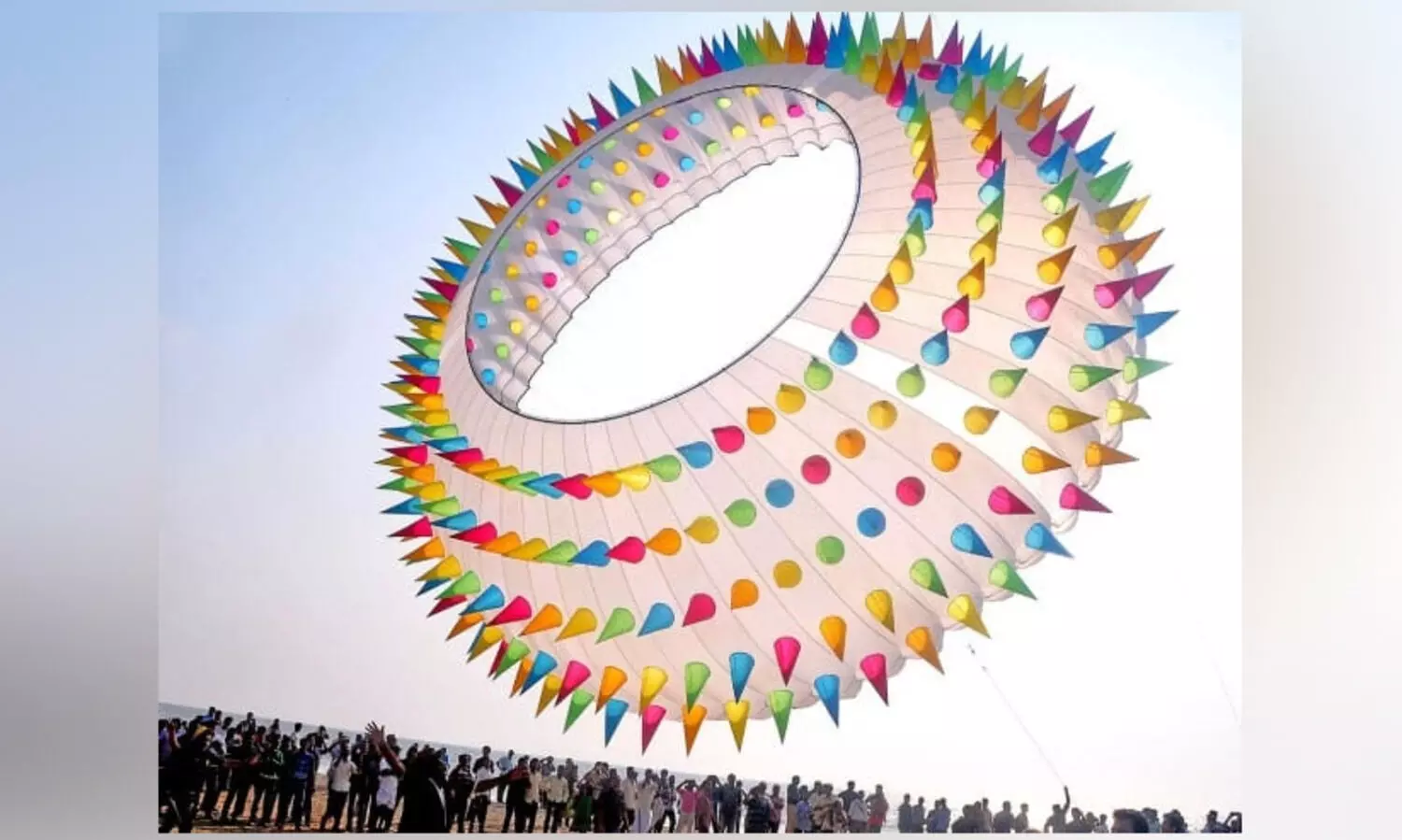 ഒ​മാ​നി മാ​രി​ടൈം ഹെ​റി​റ്റേ​ജ് ഫെ​സ്റ്റി​വ​ൽ:സൂ​റി​ലെ   വാ​നി​ൽ ഇ​ന്ന്​ മ​ല​യാ​ള​ത്തി​ന്‍റെ പ​ട്ട​ങ്ങ​ൾ പ​റ​ക്കും