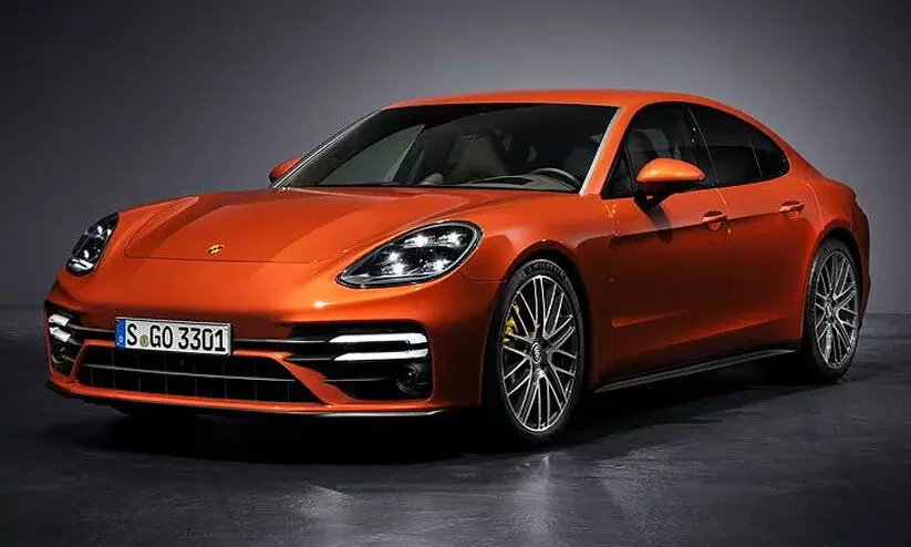 വമ്പിച്ച ആദായ വിൽപന! 1.21 കോടിയുടെ പോർഷെ കാറിന് വെറും 14.78 ലക്ഷം രൂപ; വാങ്ങാൻ കുതിച്ചെത്തിയത് നൂറുകണക്കിനാളുകൾ, അമളി പിണഞ്ഞ് ഡീലർ