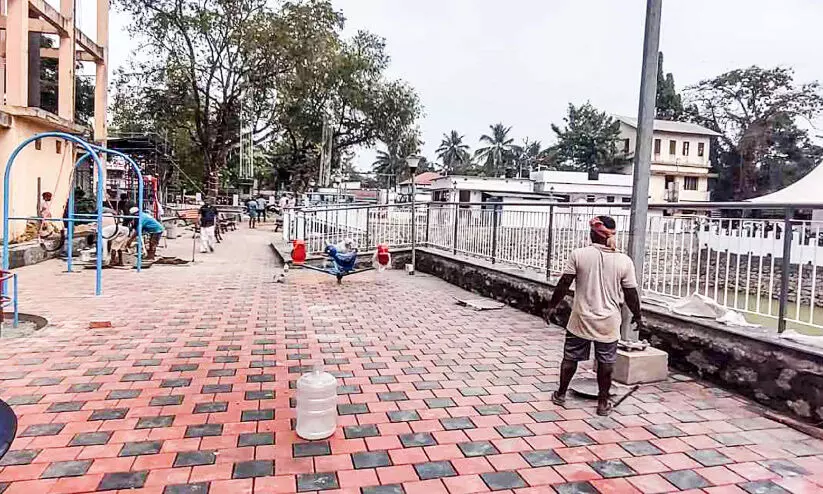 അരൂരിലെ ‘പൊതുഇടം’ ഇന്ന് തുറക്കും അരൂരിലെ ‘പൊതുഇടം’ ഇന്ന് തുറക്കും