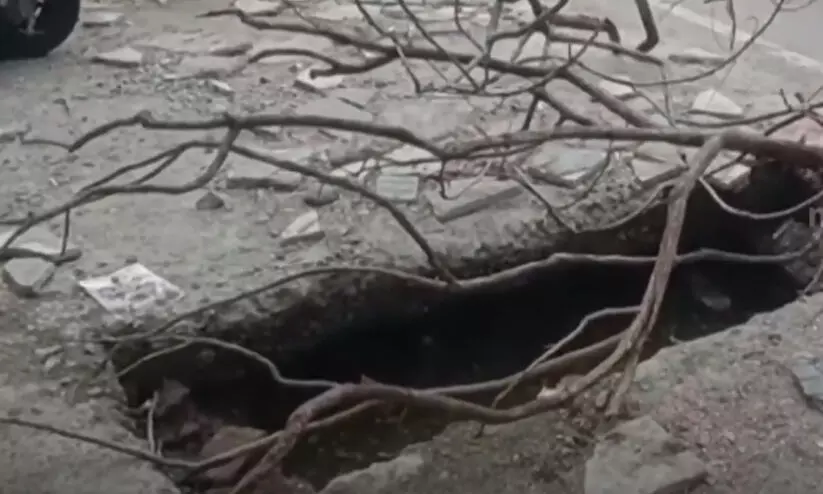 നടക്കുന്നതിനിടെ സ്ലാബ് പൊട്ടിവീണ് അമ്മക്കും കുഞ്ഞിനും പരിക്ക്