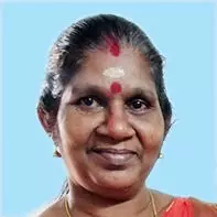 തേ​ങ്ങ​യി​ടു​ന്ന​തി​നി​ടെ ടെ​റ​സി​ല്‍നി​ന്ന് വീ​ണ് വീ​ട്ട​മ്മ മ​രി​ച്ചു