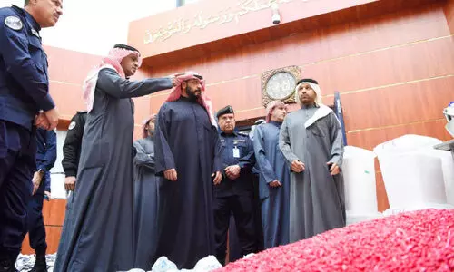 വന് മയക്കുമരുന്ന് വേട്ട; പിടിച്ചെടുത്തത് ഒന്നര കോടി ദിനാറിന്റെ മയക്കുമരുന്ന് വന് മയക്കുമരുന്ന് വേട്ട; പിടിച്ചെടുത്തത് ഒന്നര കോടി ദിനാറിന്റെ മയക്കുമരുന്ന്