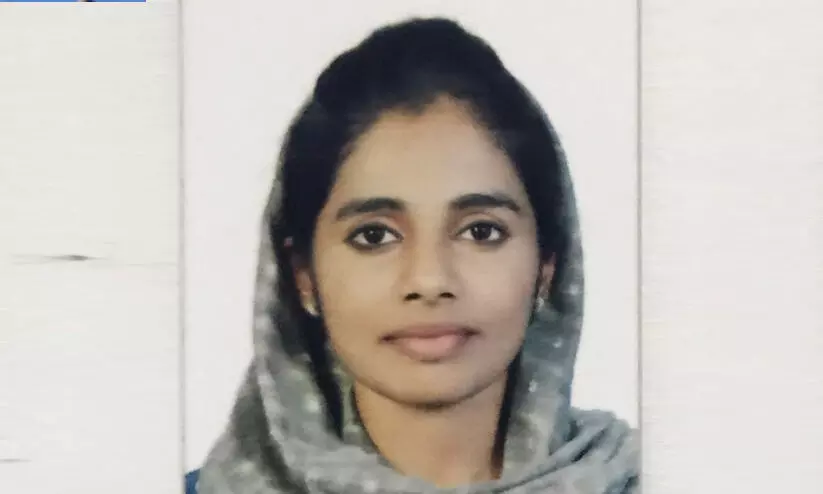 ദിശമാറിയെത്തിയ സ്വകാര്യ ബസ്സ് സ്കൂട്ടറിൽ ഇടിച്ച് ബി.ടെക് വിദ്യാർഥിനി മരിച്ചു