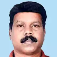 ക​യ്പ​മം​ഗ​ലം സ്വ​ദേ​ശി റി​യാ​ദ് വി​മാ​ന​ത്താ​വ​ള​ത്തി​ല്‍ കു​ഴ​ഞ്ഞു​വീ​ണ് മ​രി​ച്ചു