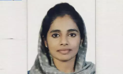 ദിശമാറിയെത്തിയ സ്വകാര്യ ബസ്സ് സ്കൂട്ടറിൽ ഇടിച്ച് ബി.ടെക് വിദ്യാർഥിനി മരിച്ചു