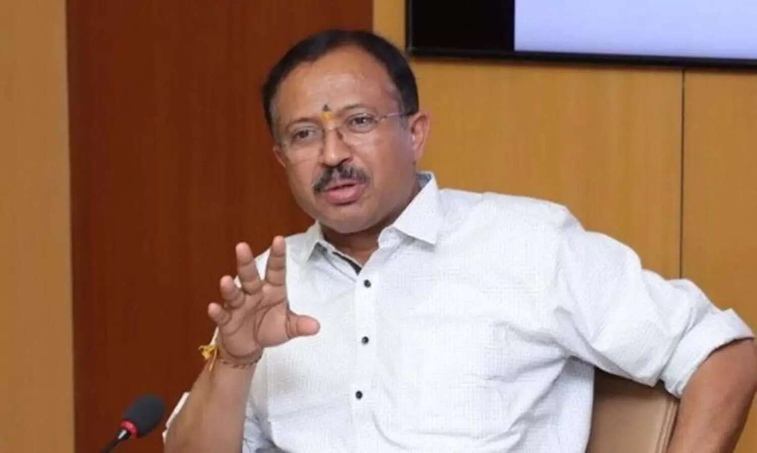 Center reduced fuel price Kerala increased V. Muralidharan