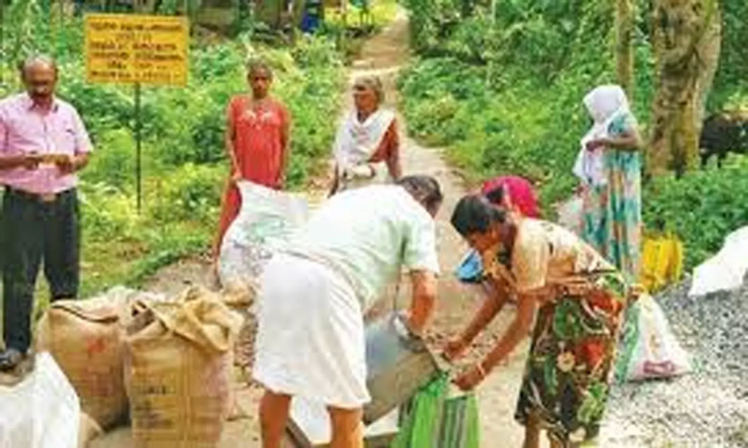 ആദിവാസികൾക്ക് 8176 പുതിയ റേഷൻ കാർഡ് നൽകി