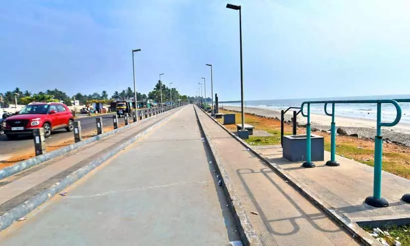 സൈക്കിൾ യാത്രക്കാരെ വെറുതെ ചുറ്റിക്കുകയാണോ!