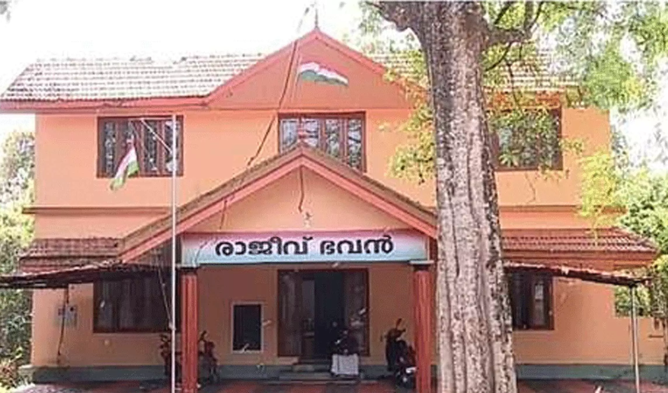 കോൺഗ്രസ് പുനഃസംഘടന: ഡി.സി.സി യോഗം   ബഹിഷ്കരിച്ച് മുൻ പ്രസിഡന്‍റുമാർ