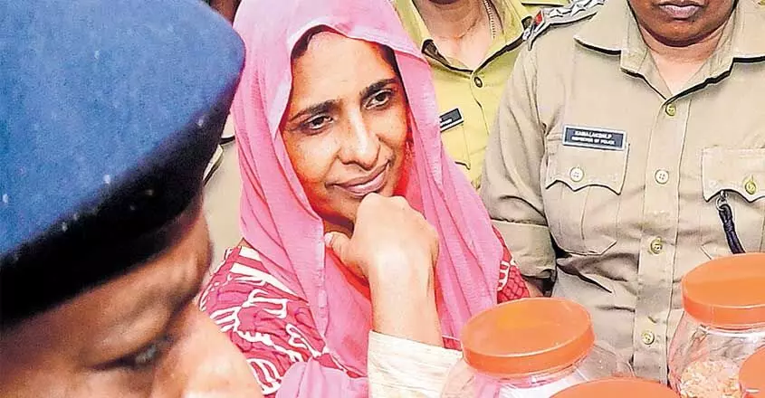 കൂടത്തായി കേസ്: നാല് മൃതദേഹാവശിഷ്ടങ്ങളിൽ സയനൈഡ് സാന്നിധ്യമില്ല കൂടത്തായി കേസ്: നാല് മൃതദേഹാവശിഷ്ടങ്ങളിൽ സയനൈഡ് സാന്നിധ്യമില്ല