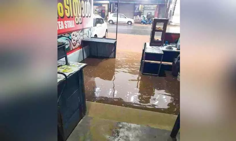 ഓട നവീകരണമില്ല: ശാസ്ത്രി ജങ്ഷനില് വെള്ളക്കെട്ട് ഓട നവീകരണമില്ല: ശാസ്ത്രി ജങ്ഷനില് വെള്ളക്കെട്ട്