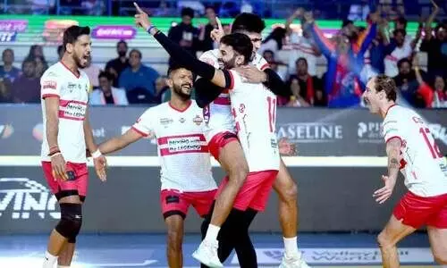 പ്രൈം വോളി: കളമുണർന്നു; കൊൽക്കത്തക്ക് ചാമ്പ്യൻ തുടക്കം