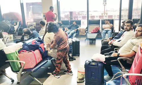 ദു​ബൈ-​കോ​ഴി​ക്കോ​ട്​ എ​യ​ർ​ഇ​ന്ത്യ വി​മാ​നം 20 മ​ണി​ക്കൂ​ർ വൈ​കി