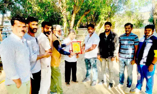 യാ​ത്ര​യ​യ​പ്പ് ന​ൽ​കി