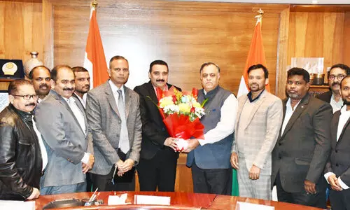 അം​ബാ​സ​ഡ​റെ ഇ​ന്ത്യ​ൻ മീ​ഡി​യ ഫോ​റം സ്വീ​ക​രി​ച്ചു​