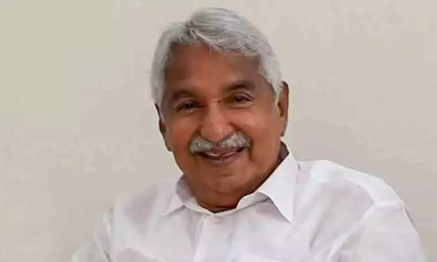 കടുത്ത പനി; ഉമ്മൻചാണ്ടി ആശുപത്രിയിൽ