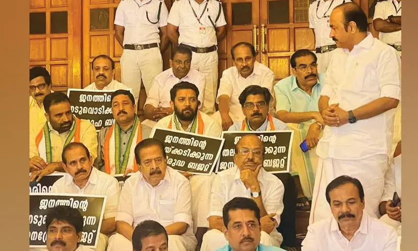 Opposition protests against state budget