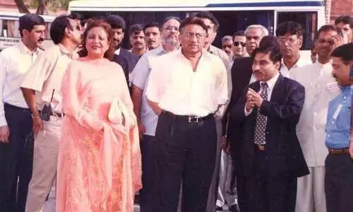 വിസ്മയത്തോടെ താജ്മഹലിൽ