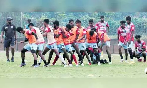 കളിക്കും, കപ്പടിക്കും