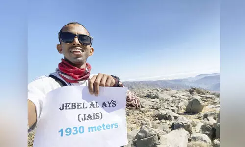 കു​ട്ടി​ക​ൾ​ക്ക്​ സ​ഹാ​യം; ‘ജ​ബ​ലു’​ക​ൾ താ​ണ്ടി നാ​സ​ർ ഹു​സൈ​ൻ