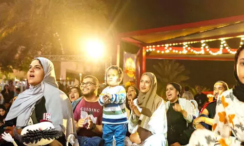 ആ​ഘോ​ഷ നി​റ​ങ്ങ​ളി​ലാ​റാ​ടി ഗ്രാ​മ​ങ്ങ​ൾ; ടൂ​റി​സം മേ​ഖ​ല​ക്ക്​ ഉ​ണ​ർ​വ്​