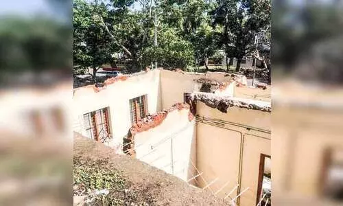 കരുവാറ്റ ഗ്രാമപഞ്ചായത്ത് കെട്ടിടം പൊളിച്ച നടപടി വിവാദത്തിൽ