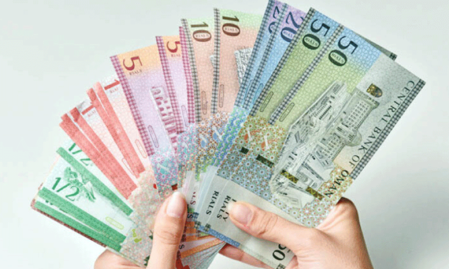 റി​യാ​ലി​ന്‍റെ വി​നി​മ​യ നി​ര​ക്ക് വീ​ണ്ടും 215ലേ​ക്ക്