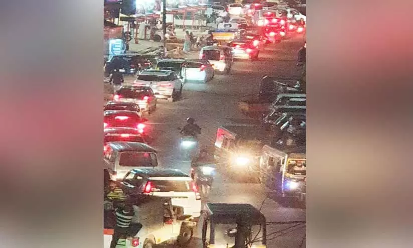 പൊടിയും ഗതാഗതക്കുരുക്കും; മാനന്തവാടിയിൽ യാത്രക്കാർ വലയുന്നു