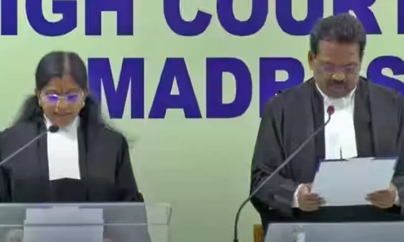 സുപ്രീം കോടതി കേസ് കേട്ടുകൊണ്ടിരിക്കെ വിക്ടോറിയ ഗൗരി ജഡ്ജിയായി അധികാരമേറ്റു സുപ്രീം കോടതി കേസ് കേട്ടുകൊണ്ടിരിക്കെ വിക്ടോറിയ ഗൗരി ജഡ്ജിയായി അധികാരമേറ്റു