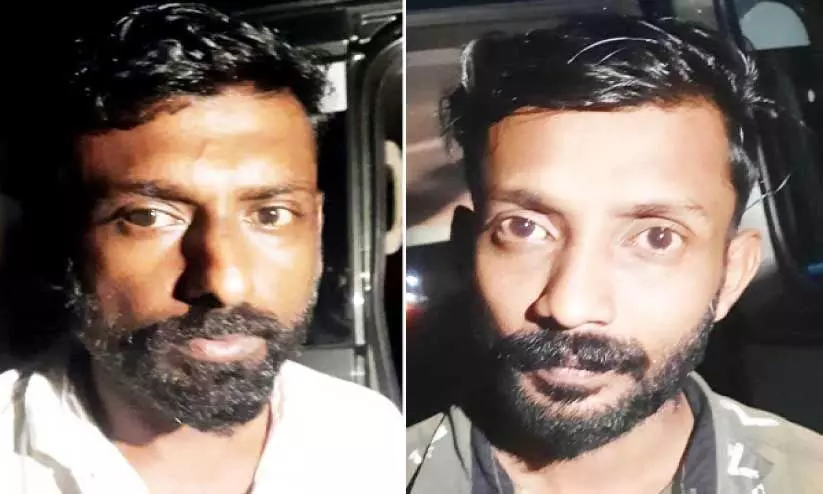ആര്യങ്കാവിൽ 25 കിലോ കഞ്ചാവുമായി രണ്ടുപേർ അറസ്റ്റിൽ ആര്യങ്കാവിൽ 25 കിലോ കഞ്ചാവുമായി രണ്ടുപേർ അറസ്റ്റിൽ