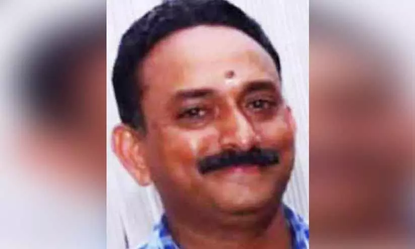 യുവാവിന്റെ മൃതദേഹം പുഴയോരത്ത്; ദുരൂഹത ആരോപിച്ച് ബന്ധുക്കൾ യുവാവിന്റെ മൃതദേഹം പുഴയോരത്ത്; ദുരൂഹത ആരോപിച്ച് ബന്ധുക്കൾ