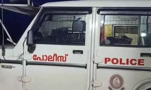 ചീട്ടുകളി സംഘത്തെ പിടിക്കാനെത്തിയ പൊലീസുകാരനെ കുത്തി; പ്രതിയെ ഒരു സംഘം ബലമായി മോചിപ്പിച്ചു