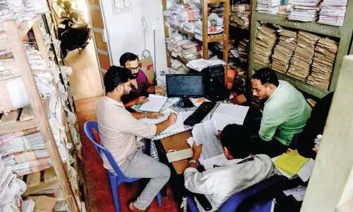 വൈ​ദ്യു​തി ബി​ൽ കു​ടി​ശ്ശി​ക അടച്ചില്ല; മലപ്പുറം  ജി​ല്ല വി​ദ്യാ​ഭ്യാ​സ ഓ​ഫി​സ് ഇരുട്ടിൽ ത​ന്നെ