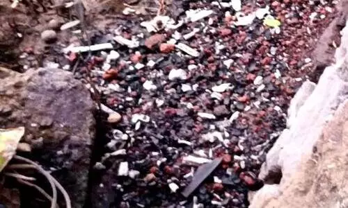 മൃതദേഹം ദഹിപ്പിച്ചതിന്റെ അവശിഷ്ടങ്ങൾ കണ്ടെത്തിയ സംഭവത്തിൽ ദുരൂഹത