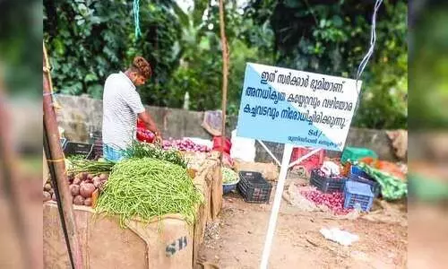 ചുങ്കത്ത്​ ബോർഡ്​ സ്ഥാപിച്ചിട്ടും അനധികൃത  കച്ചവടം തുടരുന്നു