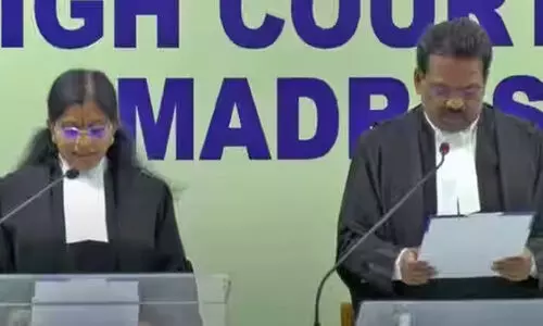 സുപ്രീം കോടതി കേസ് കേട്ടുകൊണ്ടിരിക്കെ വിക്ടോറിയ ഗൗരി ജഡ്ജിയായി അധികാരമേറ്റു