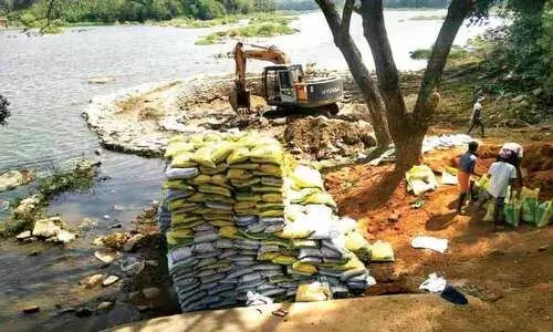 മു​ട്ടി​ക്ക​ട​വ് ത​ട​യ​ണ​യി​ൽ കി​ണ​ർ കു​ഴി​ക്ക​ൽ തുടങ്ങി